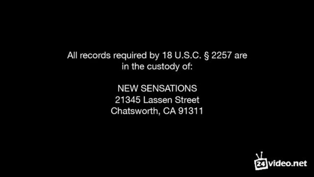 Трахает жену огромным членом при муже