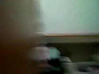 Сидя голой на полу сняла на телефон сиськи и дырочки